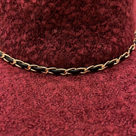 ANNE KLEIN Wide Brim Textured Hat w/ Chain Attachment - Picture 7 of 9